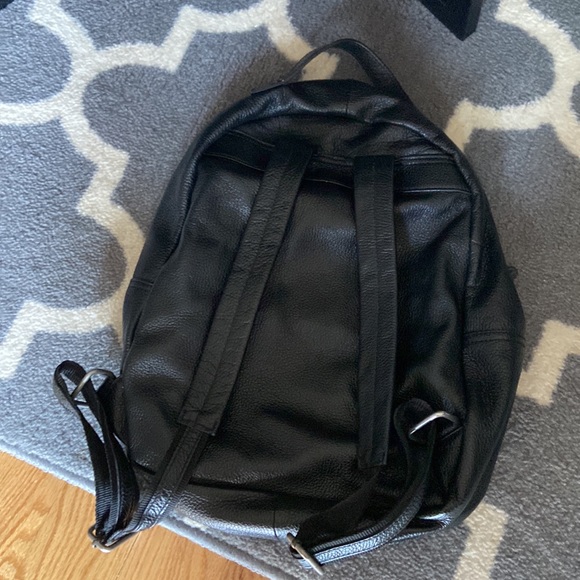 Leather backpack - Picture 2 of 3